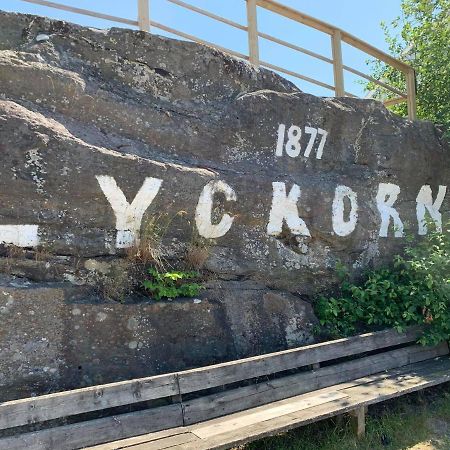 Apartamento Nyrenoverat Kaellarlaegenhet Ljungskile Exterior foto