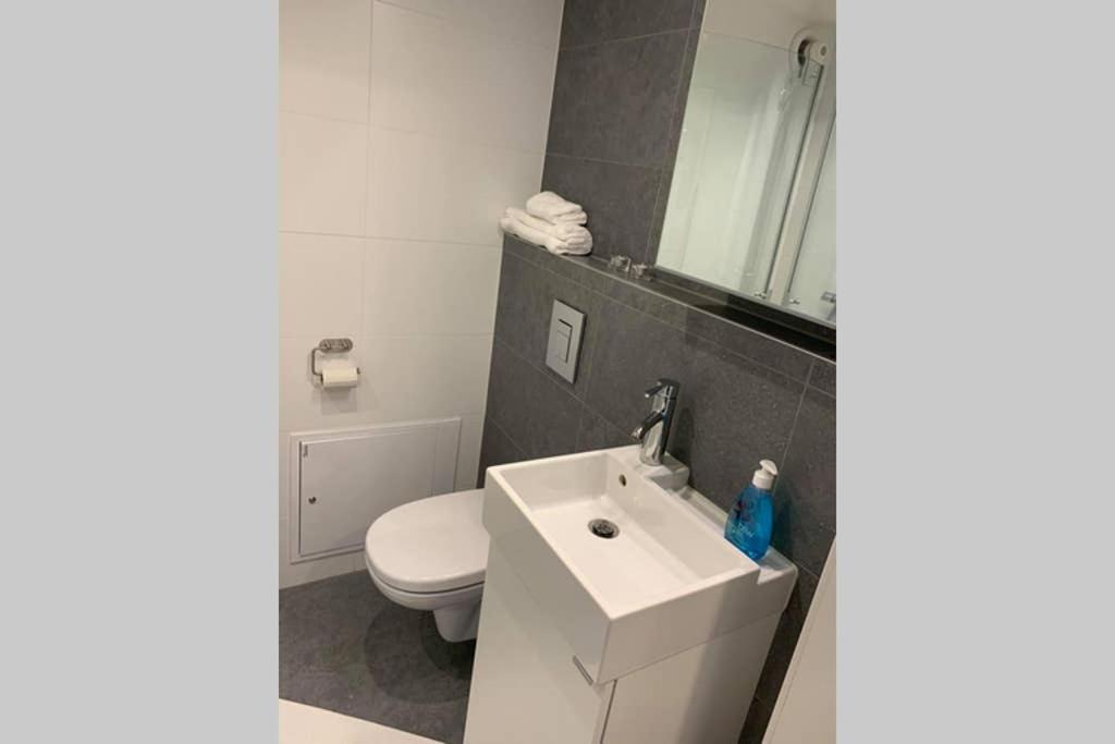 Apartamento Nyrenoverat Kaellarlaegenhet Ljungskile Exterior foto