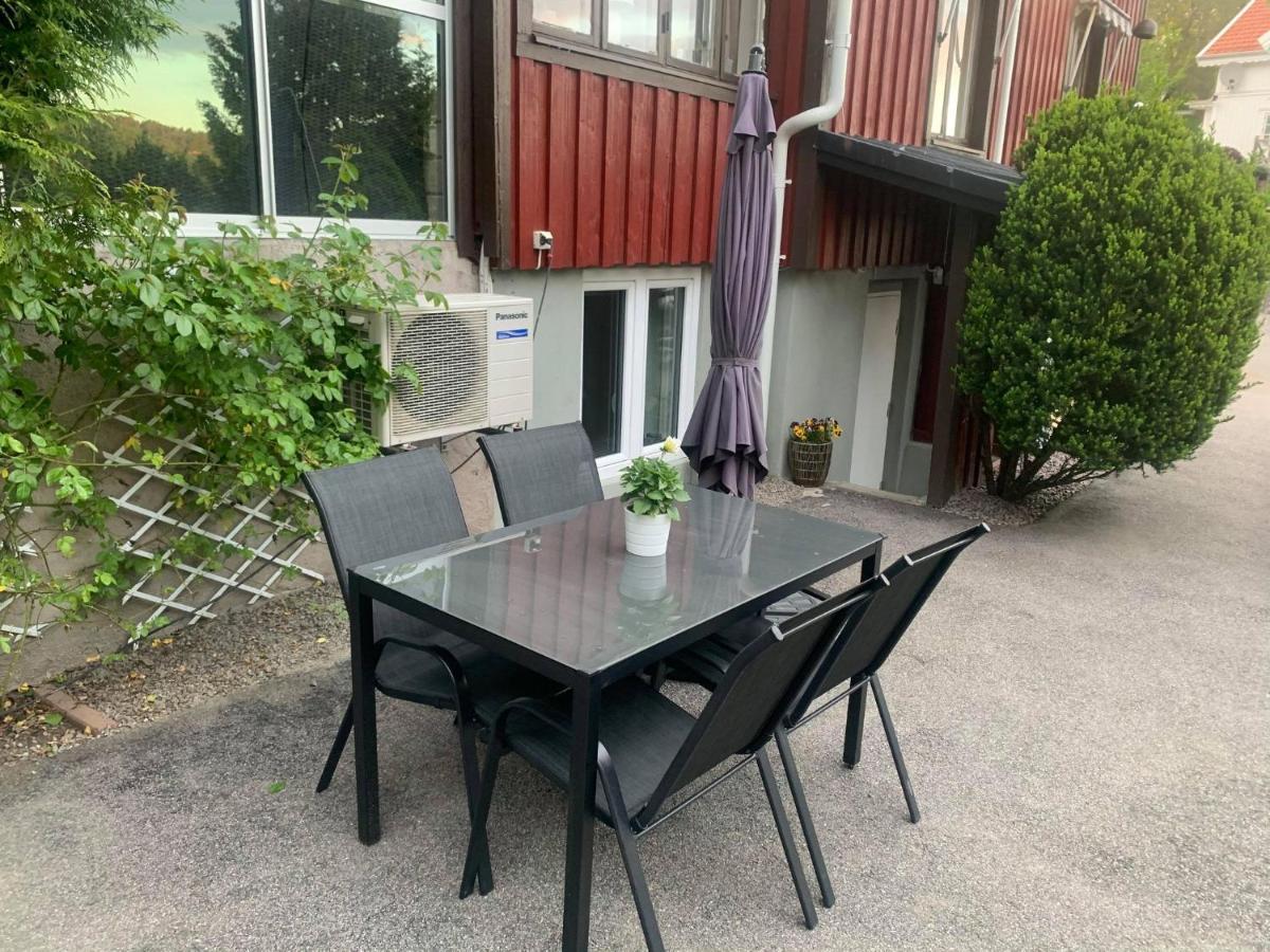 Apartamento Nyrenoverat Kaellarlaegenhet Ljungskile Exterior foto
