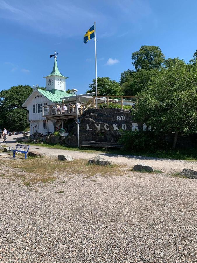 Apartamento Nyrenoverat Kaellarlaegenhet Ljungskile Exterior foto